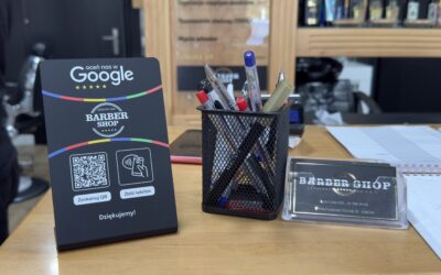 Stojak NFC z kodem QR – nowoczesny sposób na zbieranie opinii Google dla Twojej firmy